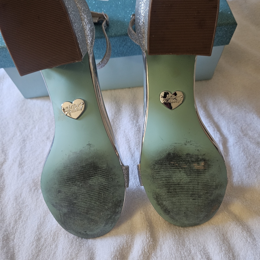 Betsy Johnson Elegant Silver Glitter Women's Sandals - Size 9 1/2 - 2" Heels - Picture 6 of 10